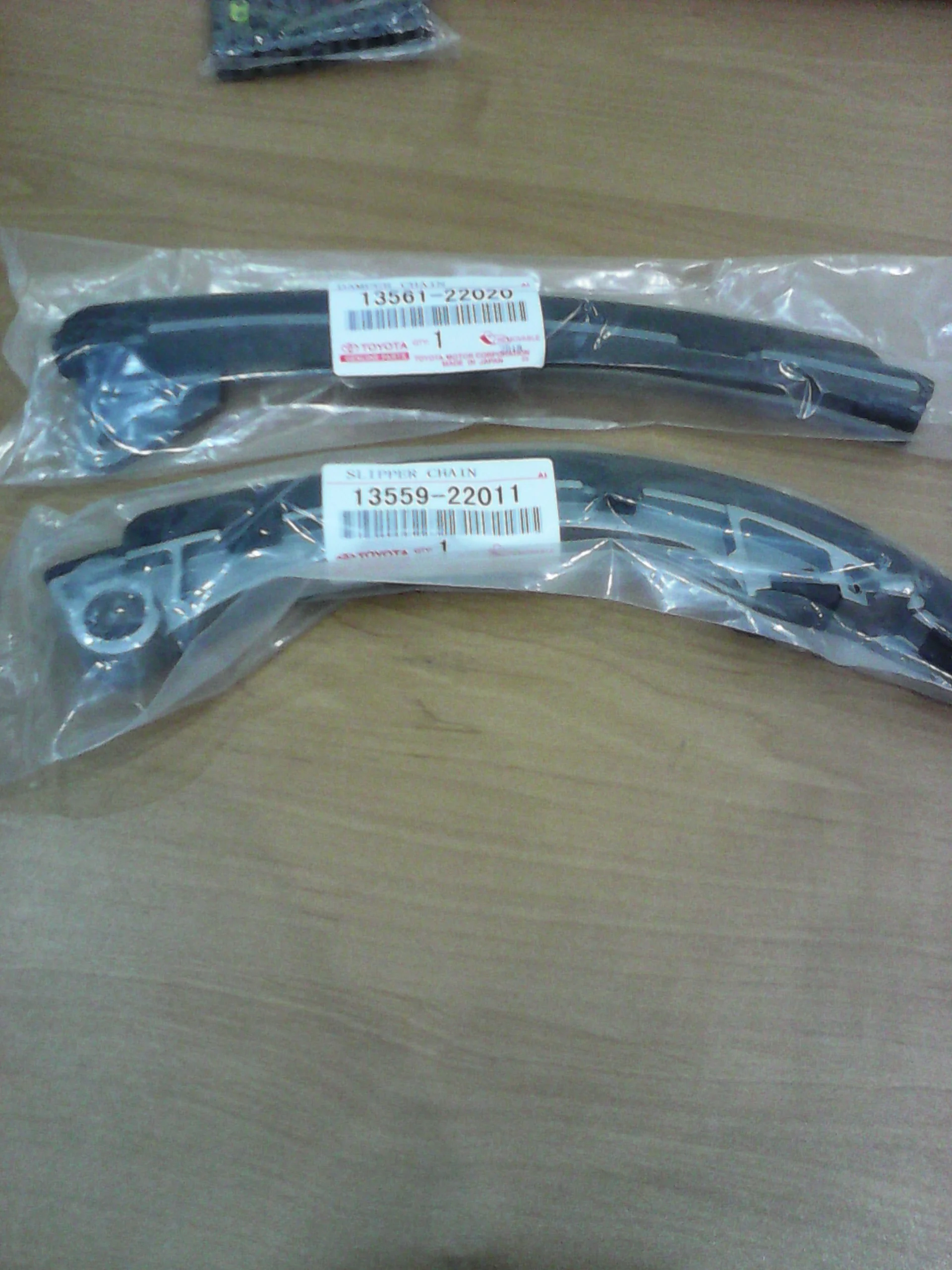 Успокоитель цепи грм 1ZZFE 3ZZFE 4ZZFE Toyota Corolla ZZE120 JAPAN 13561-22020