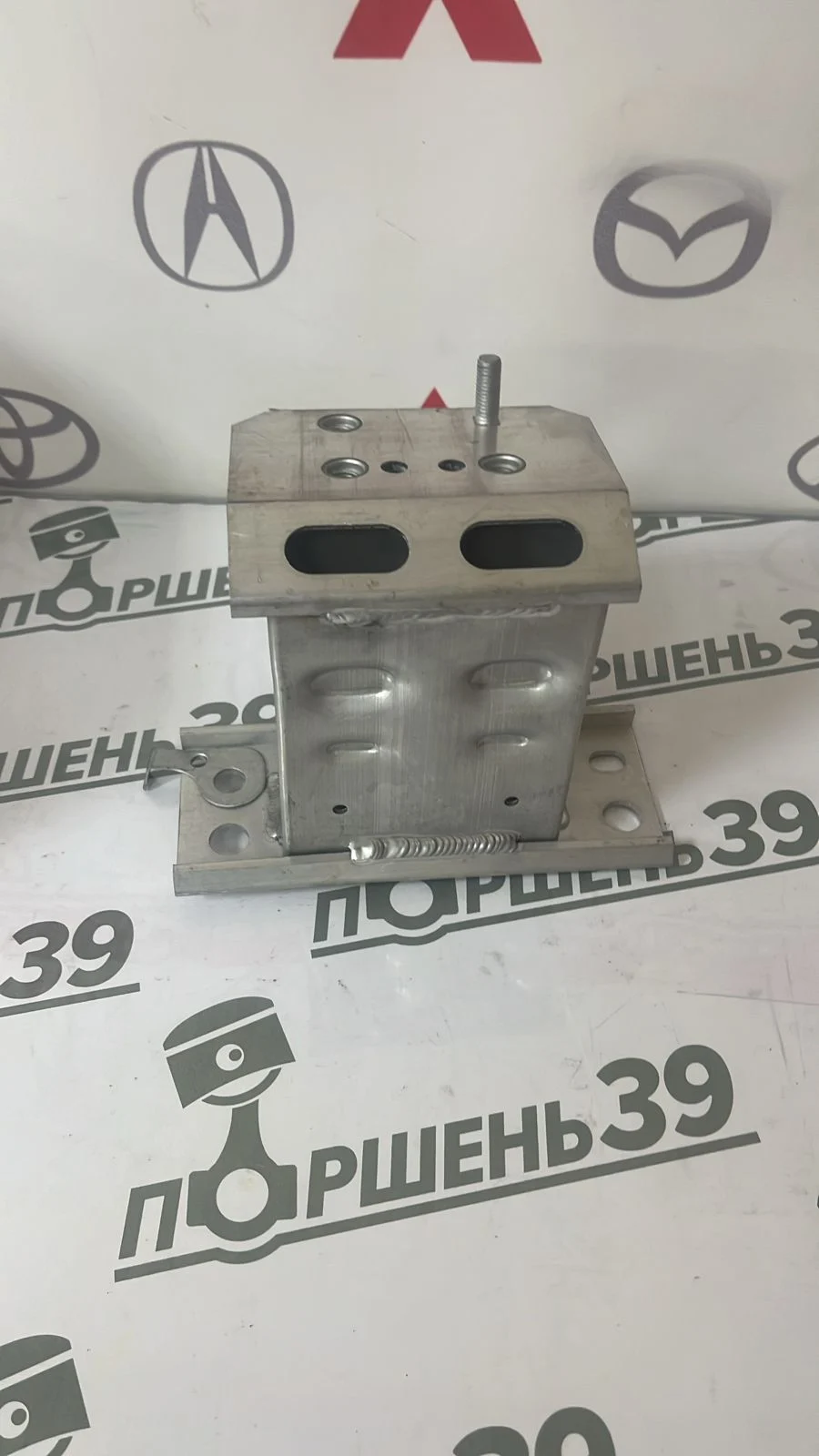 Крепление усилителя бампера TOYOTA PRIUS 2009-2012 ZVW30 ZVW40W 57014-47030