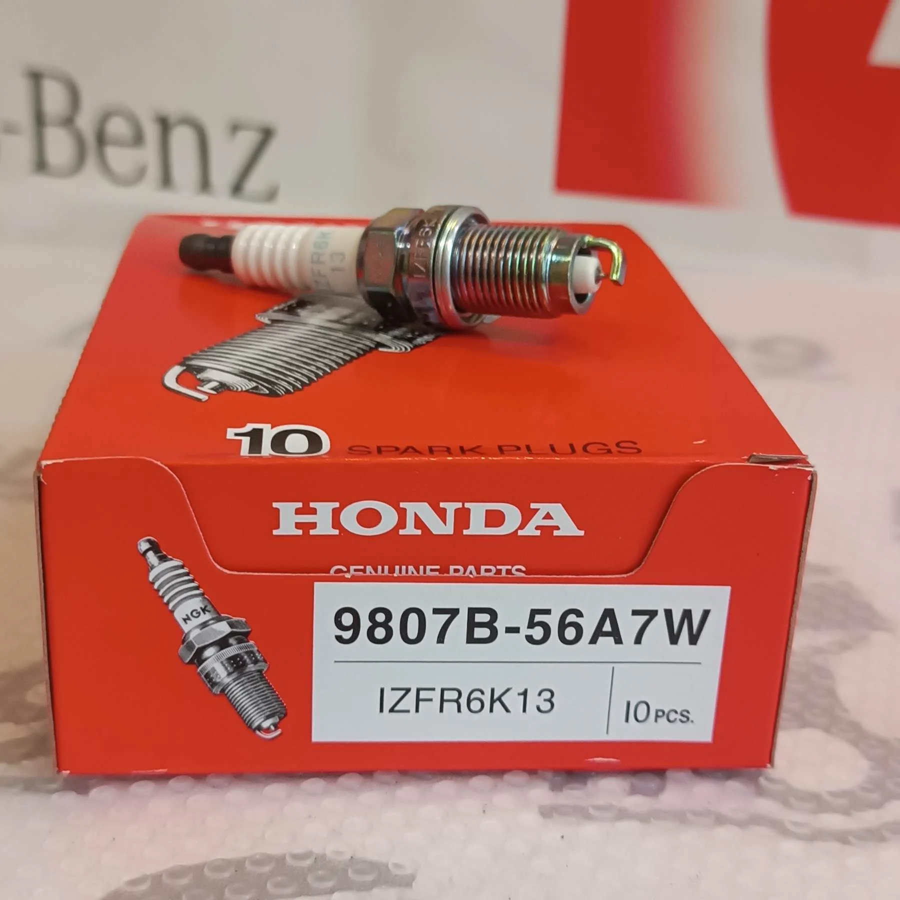 Свеча зажигания Honda 9807B-56A7W IZFR6K13